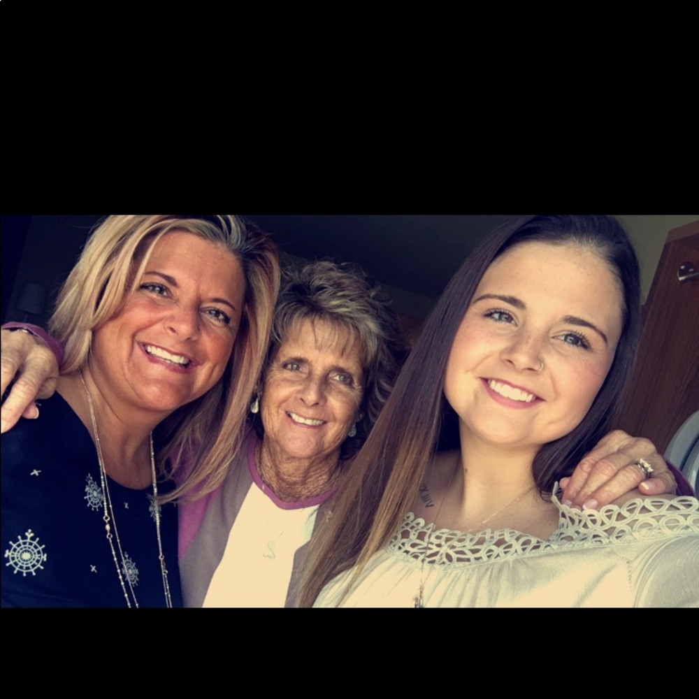 Meet your Posher, Stephanie